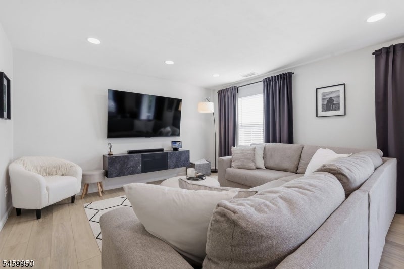 184 VISTA DR