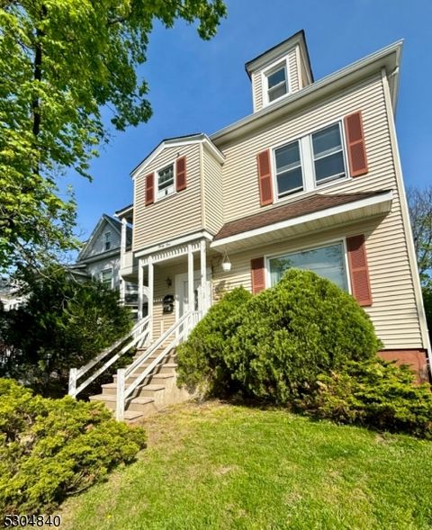 Photo of 31 Pine St, Morristown, NJ 07960 (MLS # 3995498)