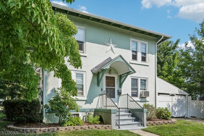 547 Arlington Ave