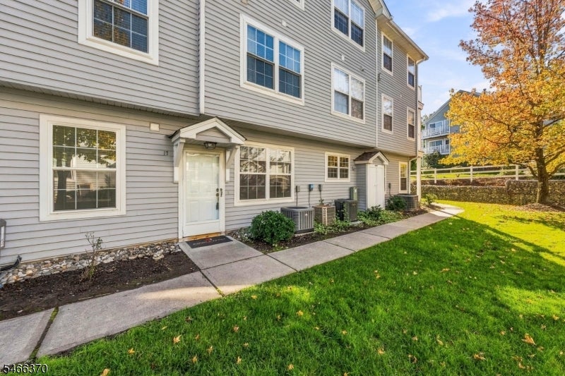 17 Springbrook Rd East 17