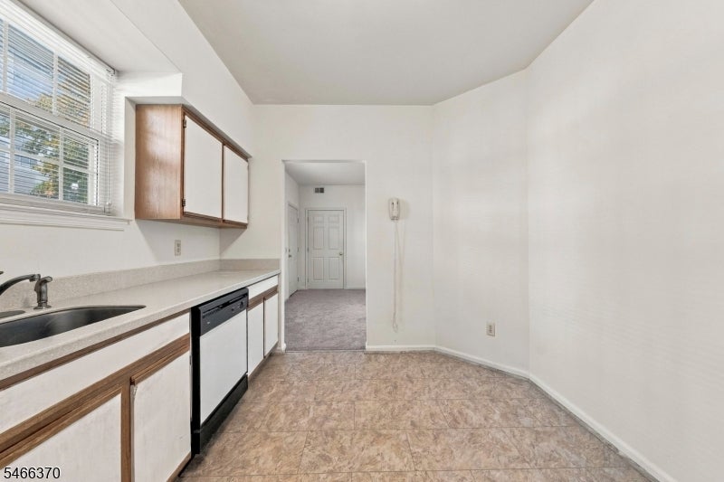 17 Springbrook Rd East 17