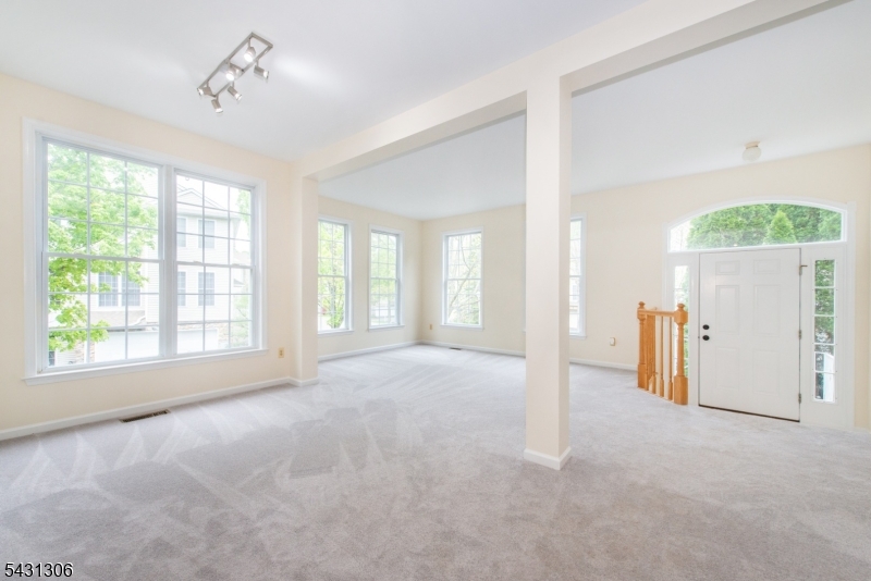 148 Arrowgate Dr