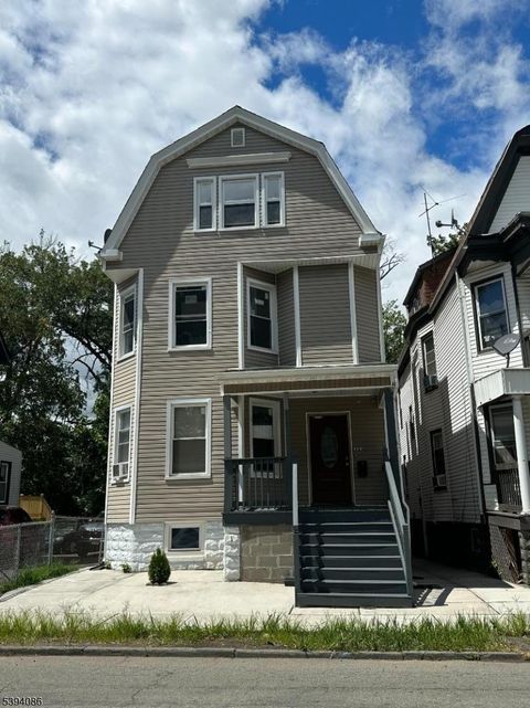 Photo of 205 N Clinton St #3, East Orange, NJ 07017 (MLS # 3994978)