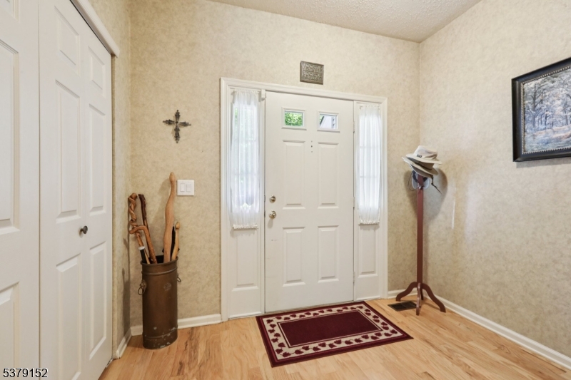 40 Kensington Dr