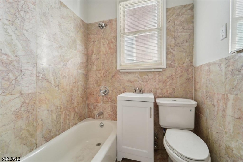 92 Warner Ave