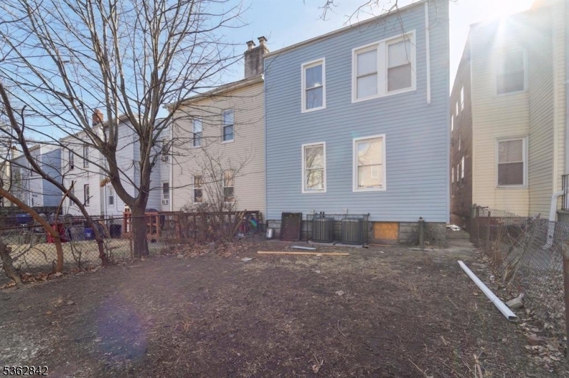 92 Warner Ave