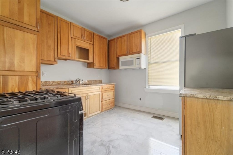 92 Warner Ave