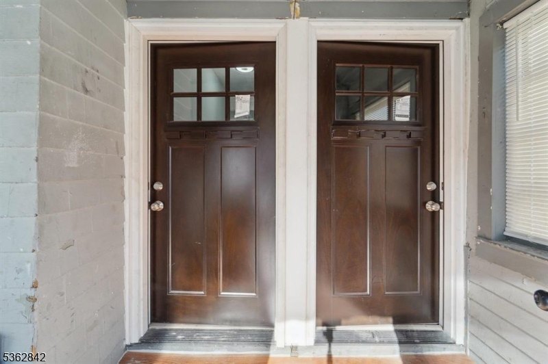 92 Warner Ave