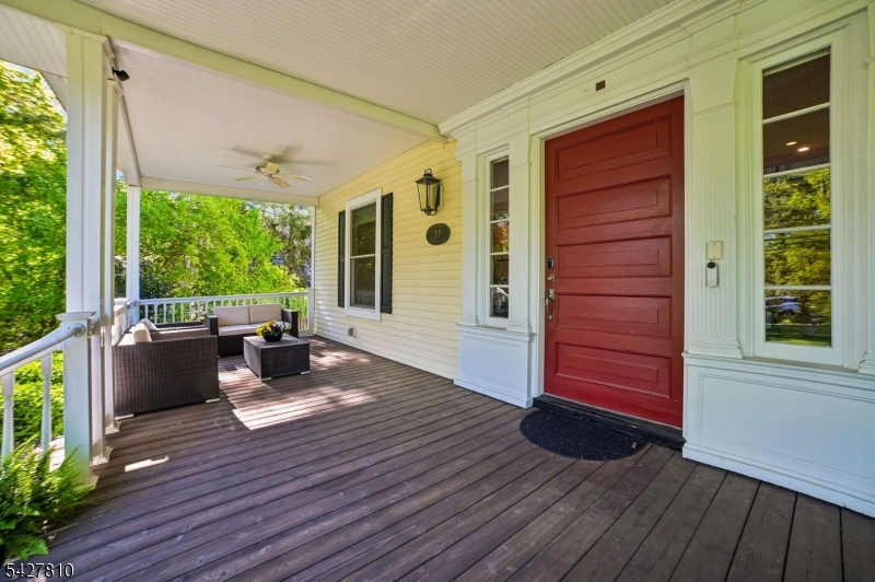 77 Kent Place Blvd