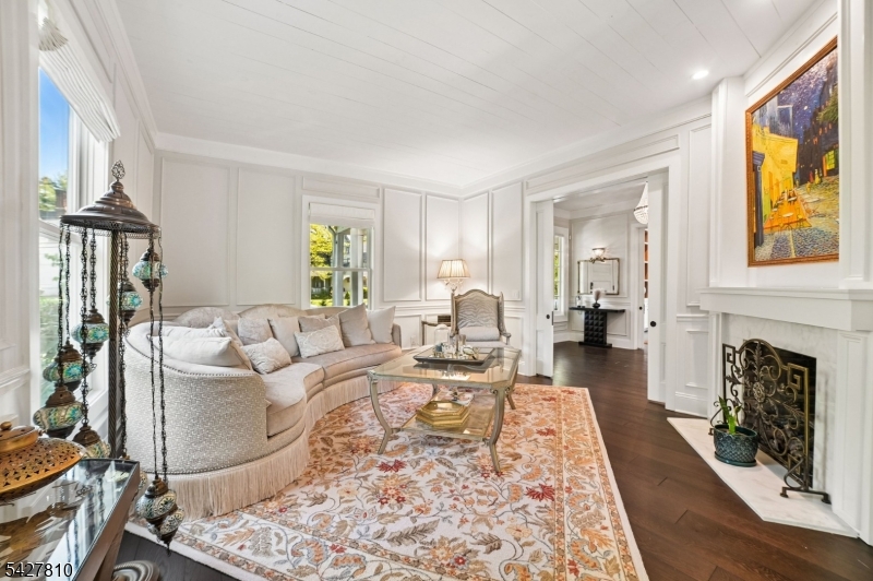 77 Kent Place Blvd
