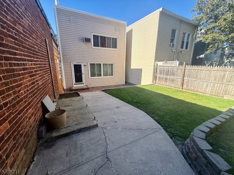 158 Nelson Ave