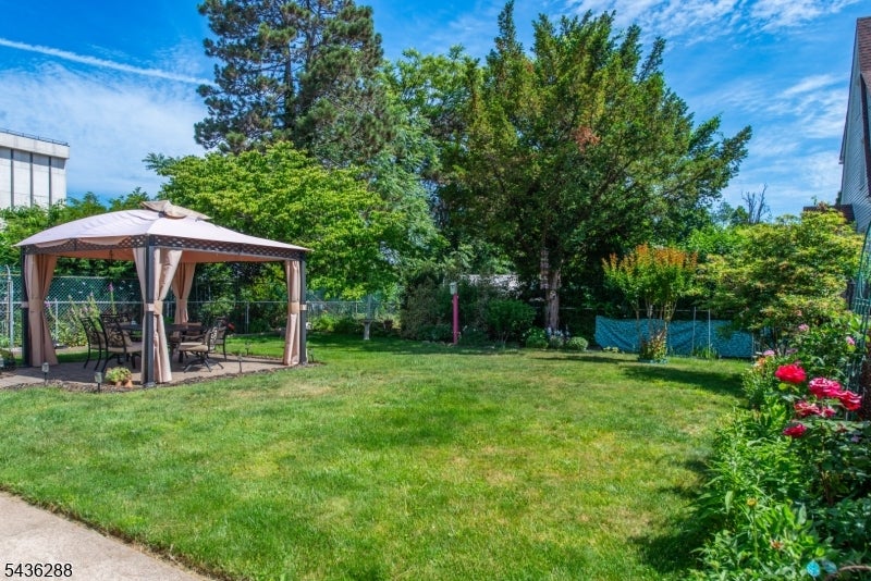 74 Delawanna Ave