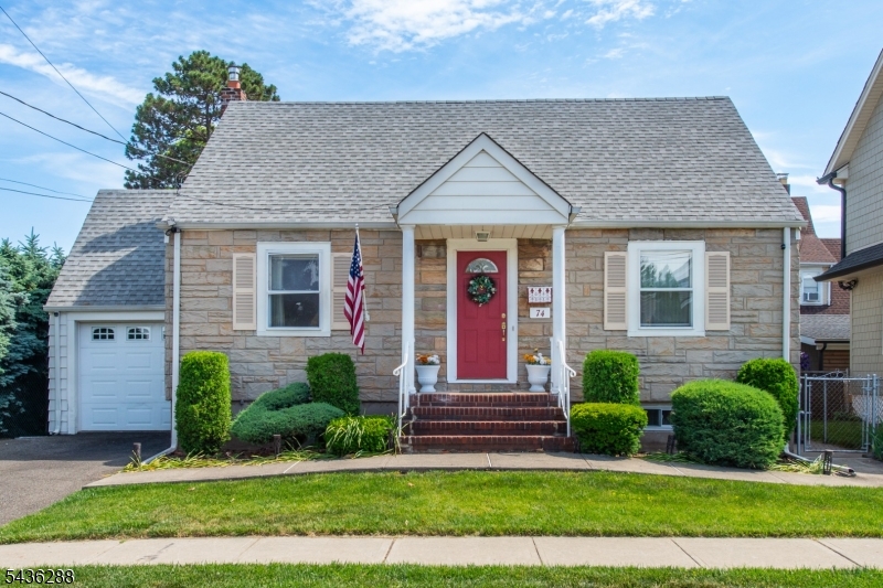 74 Delawanna Ave