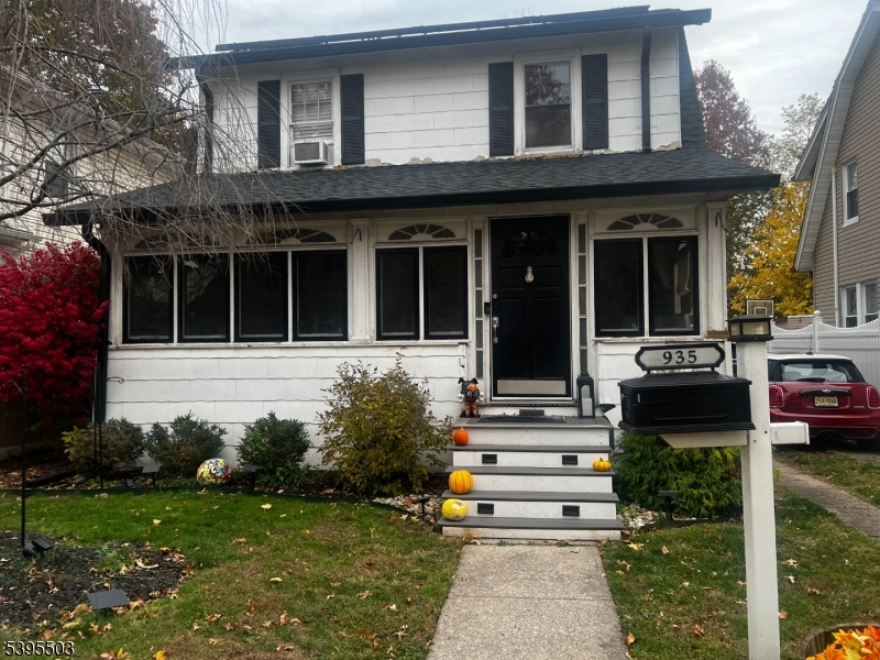 935 Thorn St