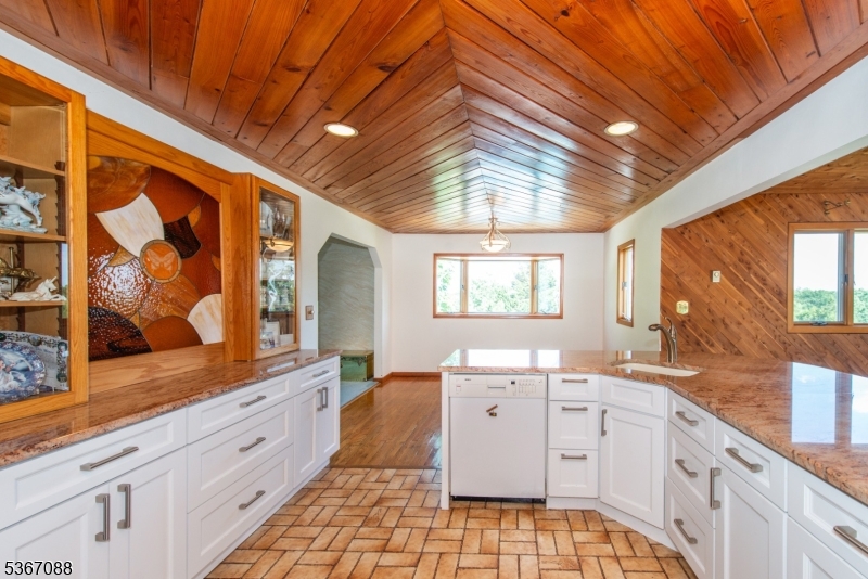 4 Greenridge Dr