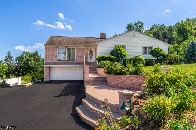 4 Greenridge Dr