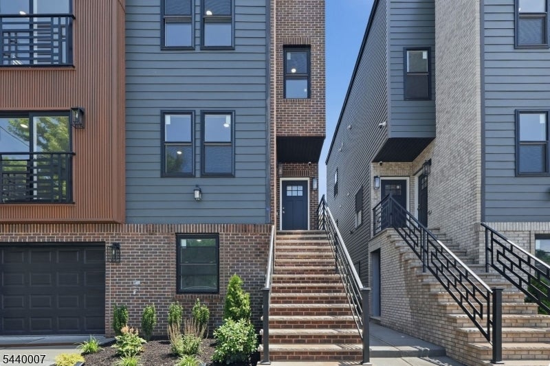 432 S 10Th St