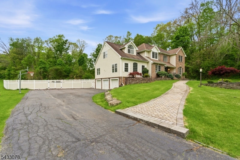9 Valley Manor Dr