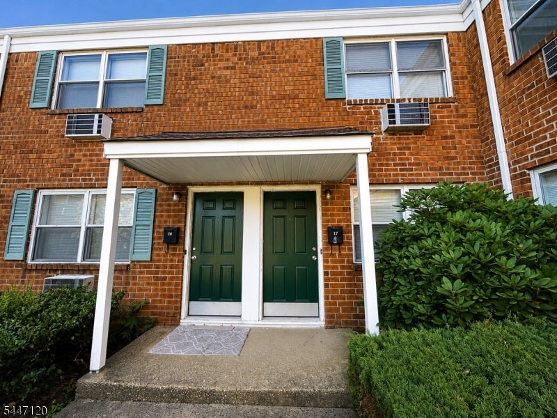 728 Greens Ave