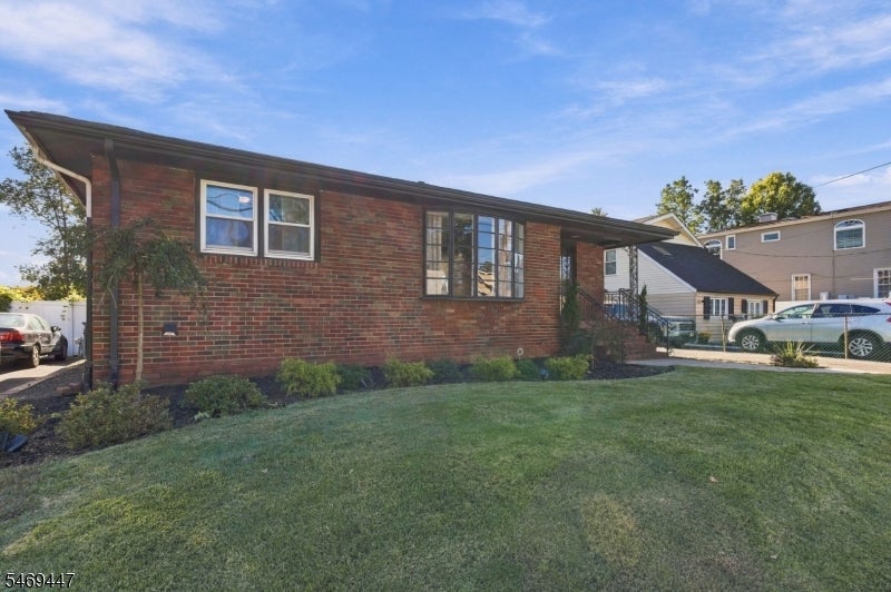 152 Remsen Ave