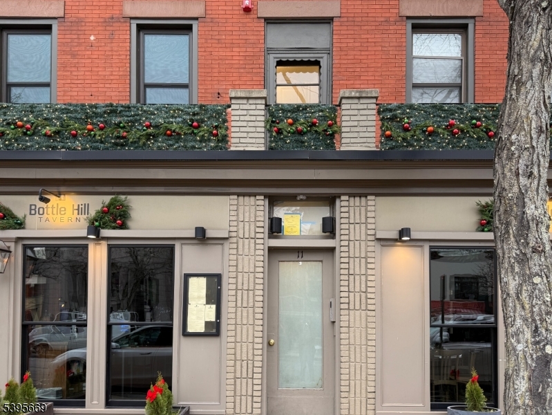 11-13 WAVERLY PL, Apt 3