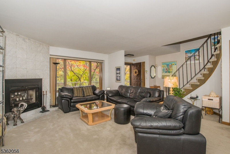 900 Valley Rd CG002 G2