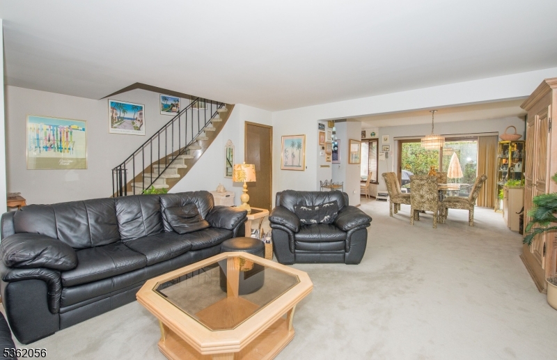 900 Valley Rd CG002 G2