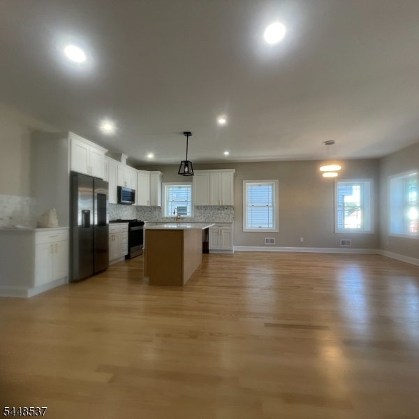 1297 Avy St