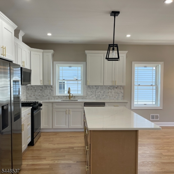 1297 Avy St