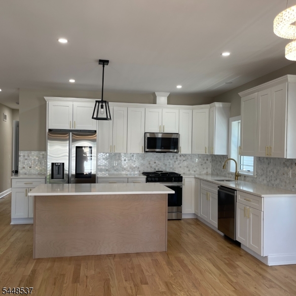 1297 Avy St