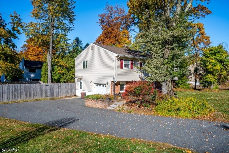 10 Sunset Dr