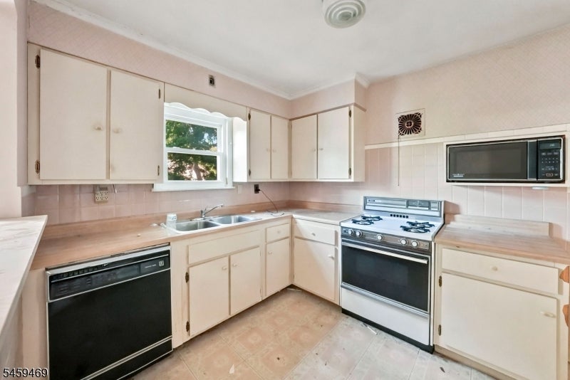 109 W Hanover Ave