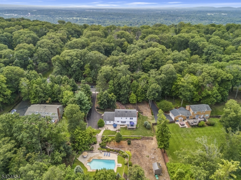 908 Sherwood Rd