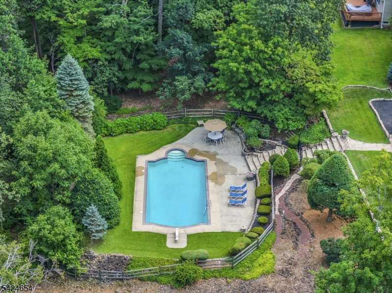 908 Sherwood Rd