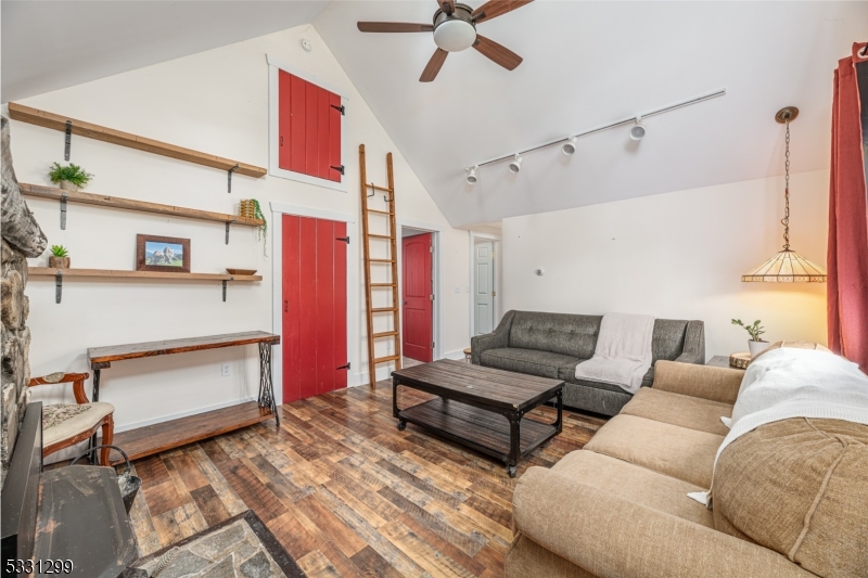 222 Alturas Rd