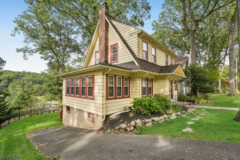21 Midland Dr