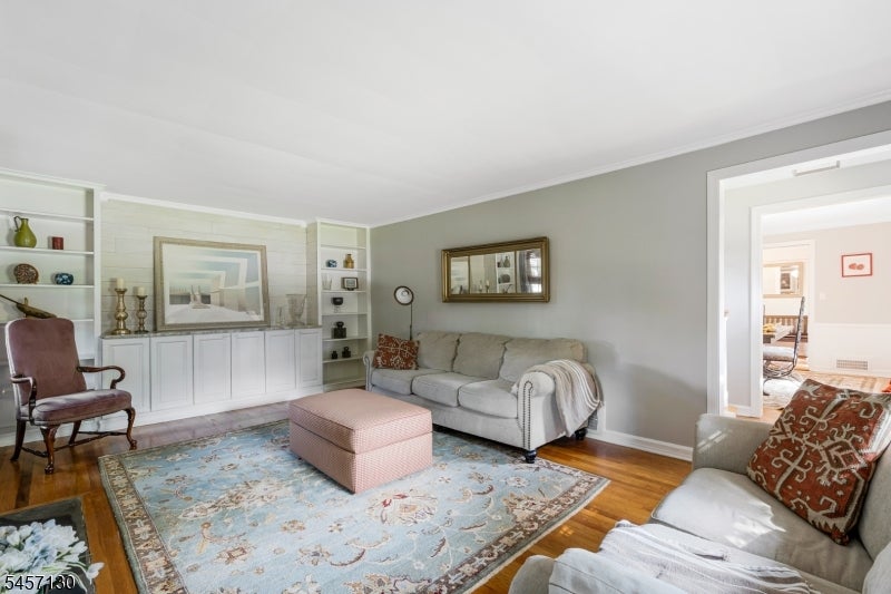 68 Meadowbrook Rd