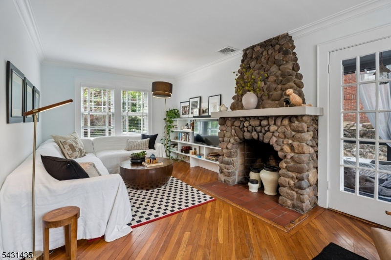 284 Winthrop Ter