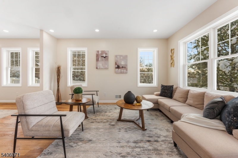 10 Old Rifle Camp Rd