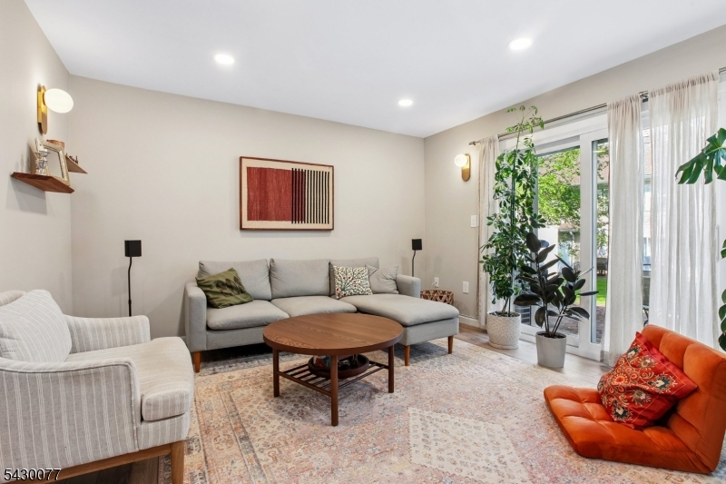 8 Lindsey Ct