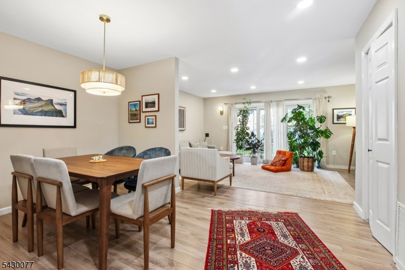 8 Lindsey Ct