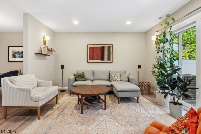 8 Lindsey Ct