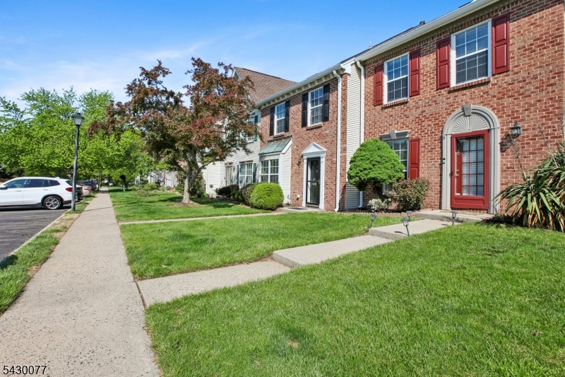 8 Lindsey Ct