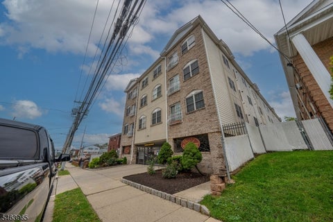 Photo for 351 S Broad St 407