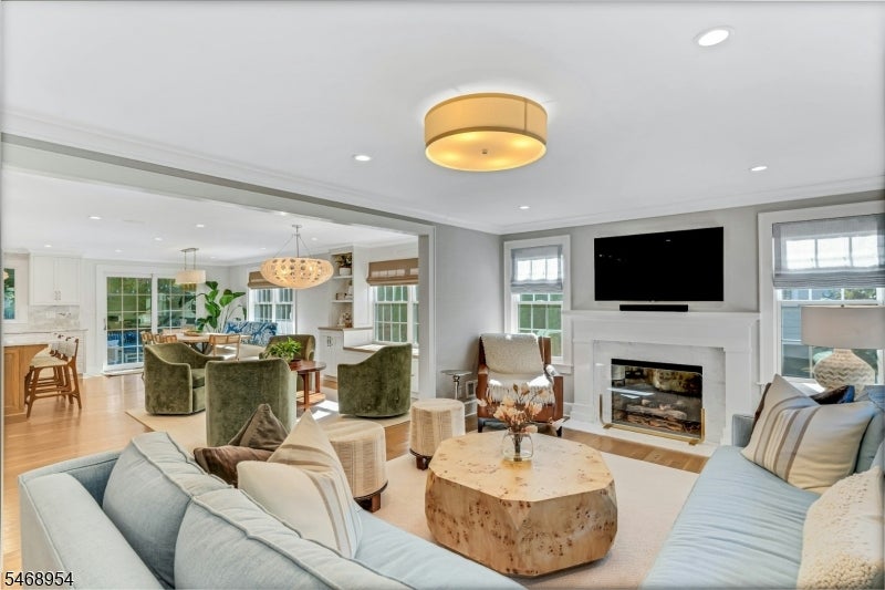 37 Fairview Ave