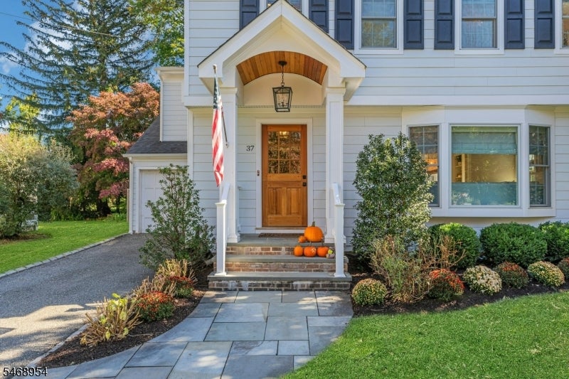 37 Fairview Ave