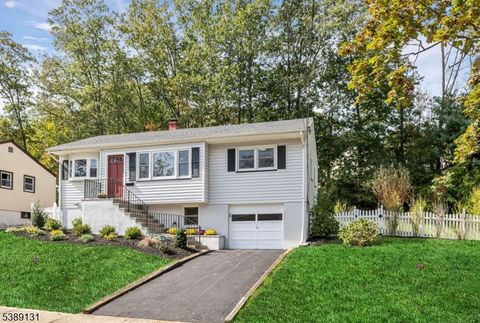 9 Walter Dr Bloomingdale Boro NJ 07403