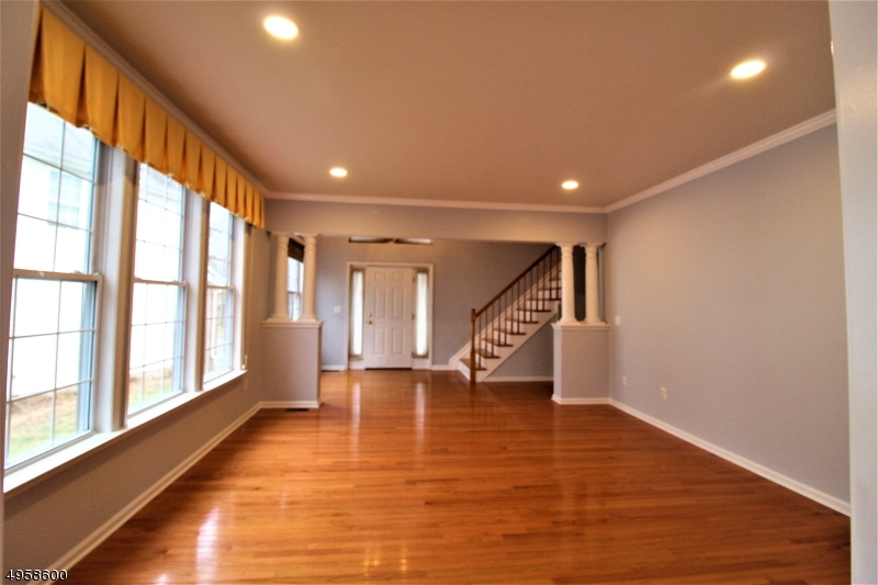 53 Hendrickson Dr