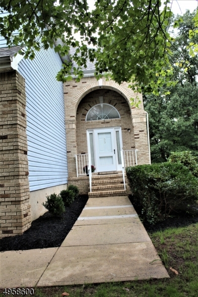 53 Hendrickson Dr