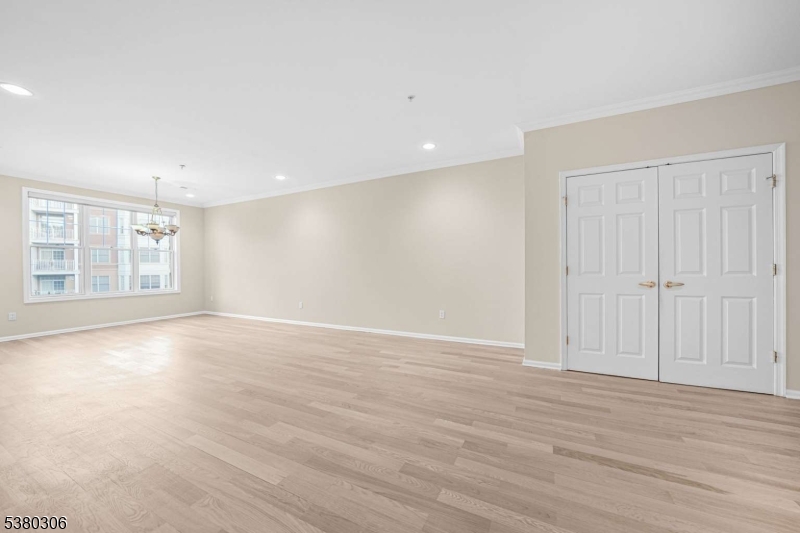 1202 Pointe Gate Dr 1202